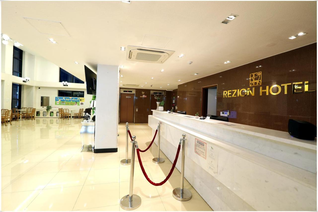 โรงแรมเรเซียน ซอกวีโพ ภายนอก รูปภาพ