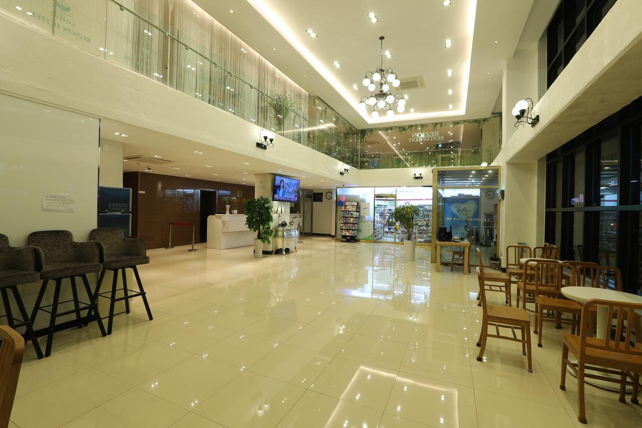 โรงแรมเรเซียน ซอกวีโพ ภายนอก รูปภาพ